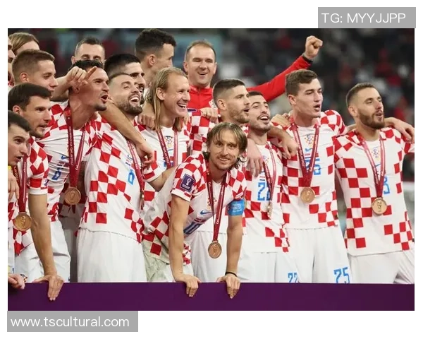 众足球明星挥别卡塔尔世界杯留下的辉煌瞬间与感人回忆