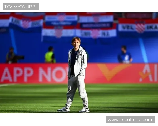 足球明星光头老将的传奇岁月与不屈精神展现了足球的魅力与坚持